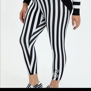 Torrid Beetlejuice Cropped Striped Leggings Black White NWT Plus Size 5x